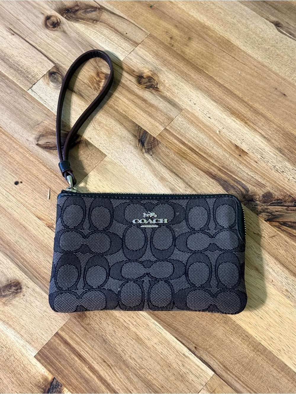 Coach Outline Signature Corner Zip Wristlet F58033 Black Smoke/Black NWT